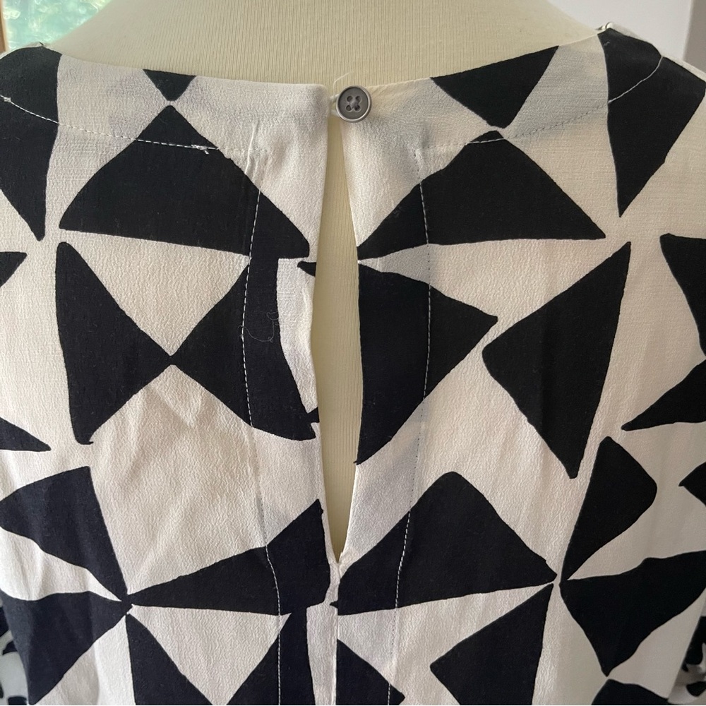Loft Geometric Black & White Top - Picture 3 of 6